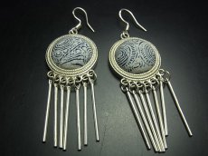画像1: ミャオ族（苗族）の苗銀製・ろうけつ藍染め古裂ピアス/  Miao Old embroidery earrings (1)