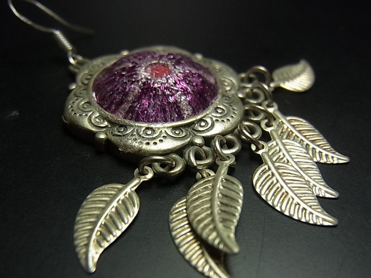 画像3: ミャオ族（苗族）の苗銀製・刺繍古裂ピアス/  Miao Old embroidery earrings　 (3)