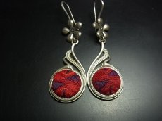 画像1: ミャオ族（苗族）の苗銀製・刺繍古裂ピアス/  Miao Old embroidery earrings　 (1)