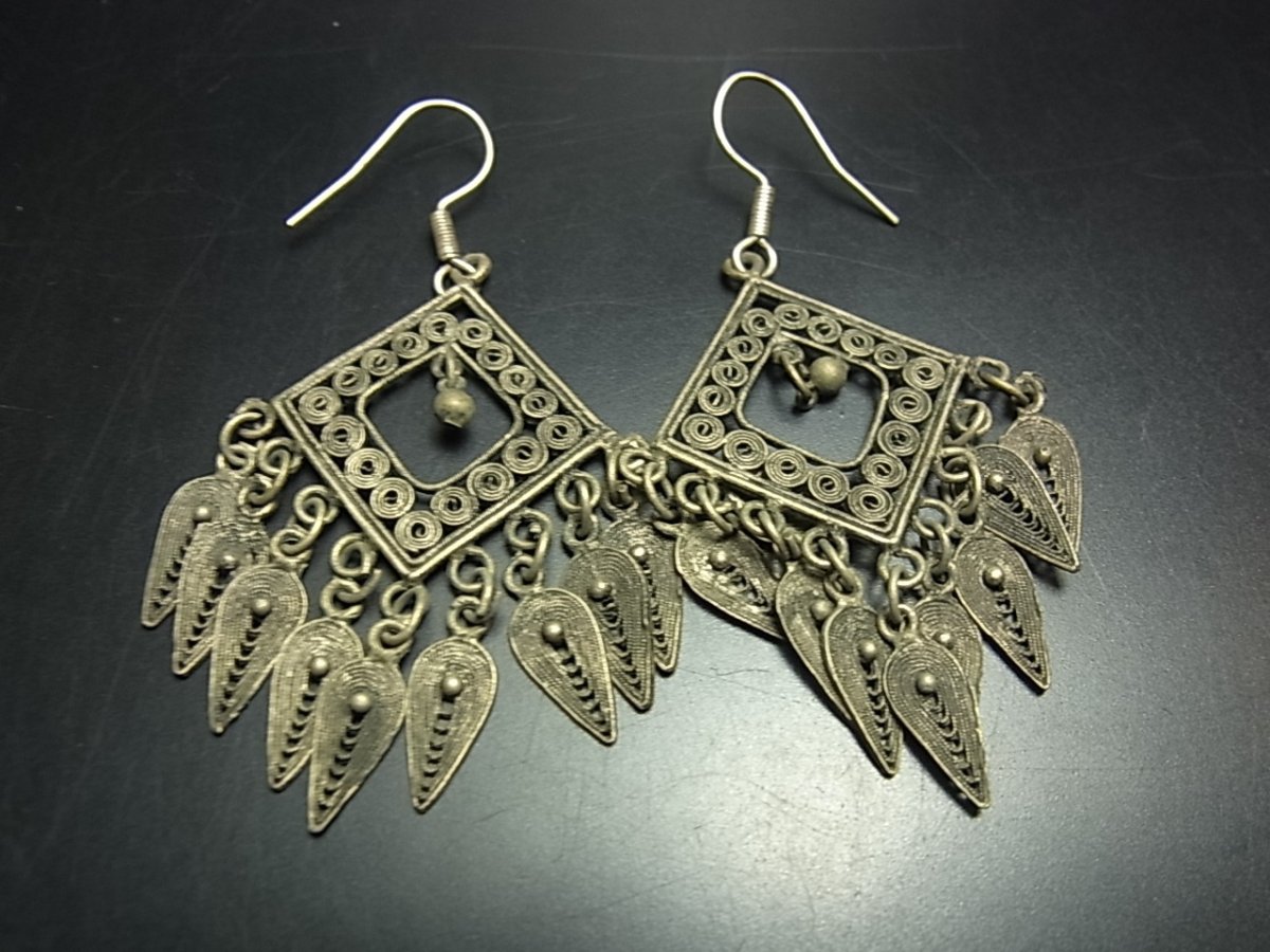 画像1: 貴州苗族（ミャオ族）の苗銀製トライバルピアス　　  (1)