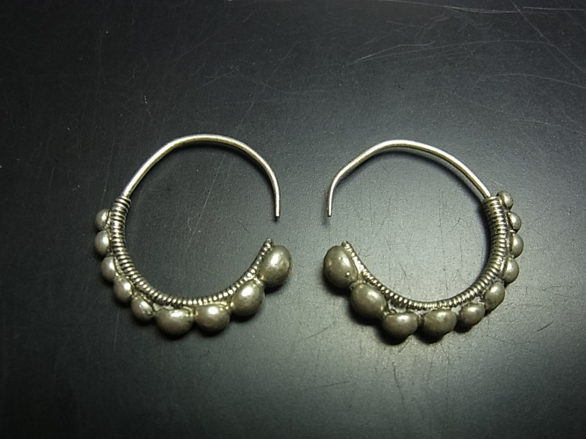 画像1: 貴州苗族（ミャオ族）の苗銀製トライバルピアス　　  (1)