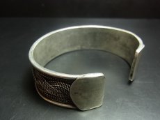 画像4: 貴州ミャオ族のシルバーバングル(ミャオ銀)　波線・小 (4)
