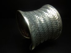 画像1: 貴州ミャオ族のシルバーバングル(ミャオ銀)　編み　中 (1)