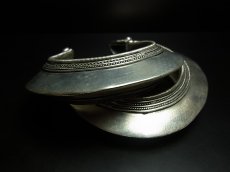 画像2: 貴州ミャオ族のシルバーバングル(ミャオ銀)　両手用（一対売り）トライバル (2)