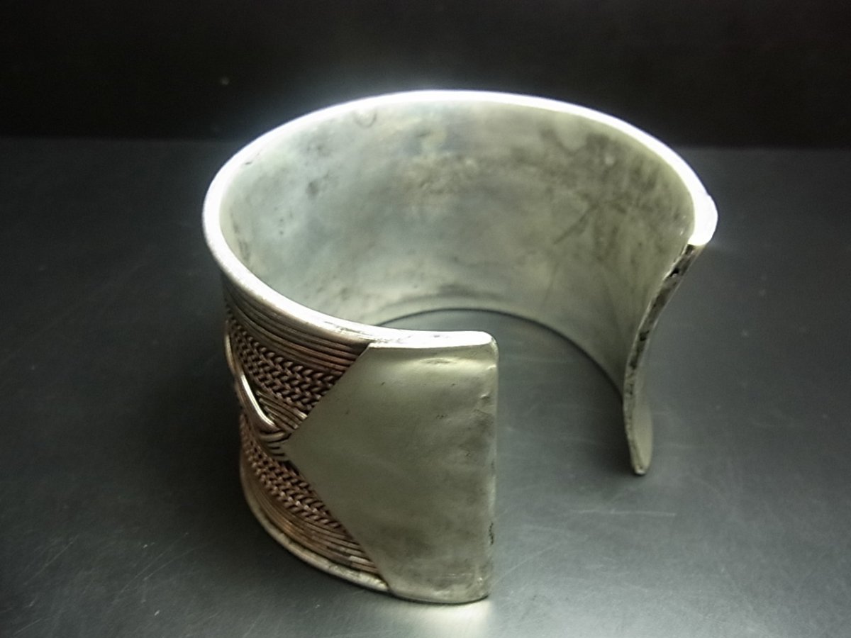 画像4: 貴州ミャオ族のシルバーバングル(ミャオ銀)　波線・大 (4)