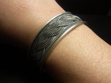 画像5: 貴州ミャオ族のシルバーバングル(ミャオ銀)　波線・小 (5)