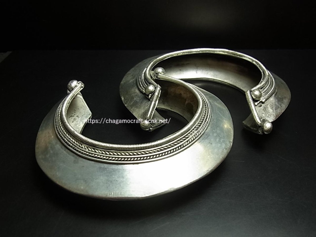 画像1: 貴州ミャオ族のシルバーバングル(ミャオ銀)　両手用（一対売り）トライバル (1)