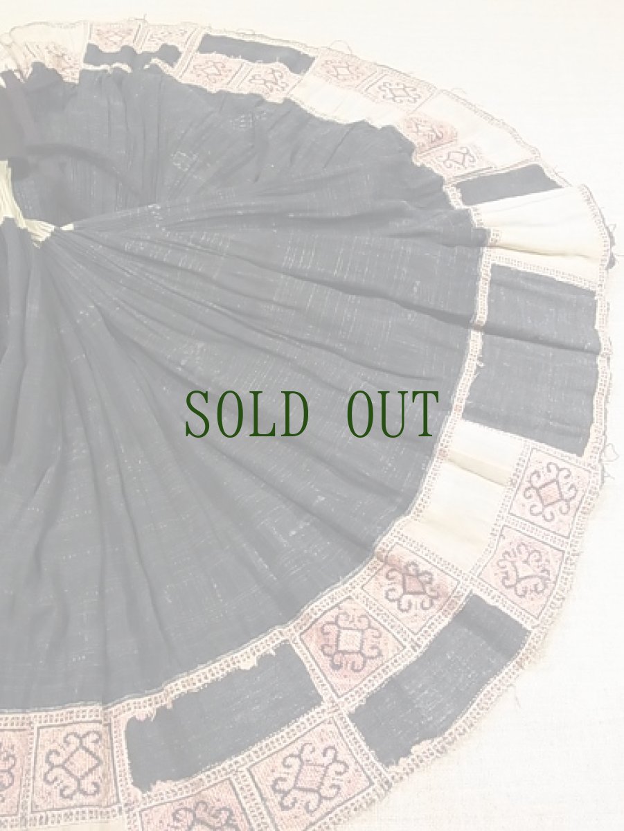 画像3: モン族（雲南ミャオ族）刺繍プリーツ巻きエプロンスカート (3)