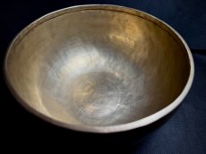 画像3: シンギングボウル・チベット密教法具（Tibetan Singing Bowl）手打ち製・大　（約19cm） (3)