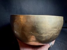 画像5: シンギングボウル・チベット密教法具（Tibetan Singing Bowl）手打ち製・大　（約19cm） (5)