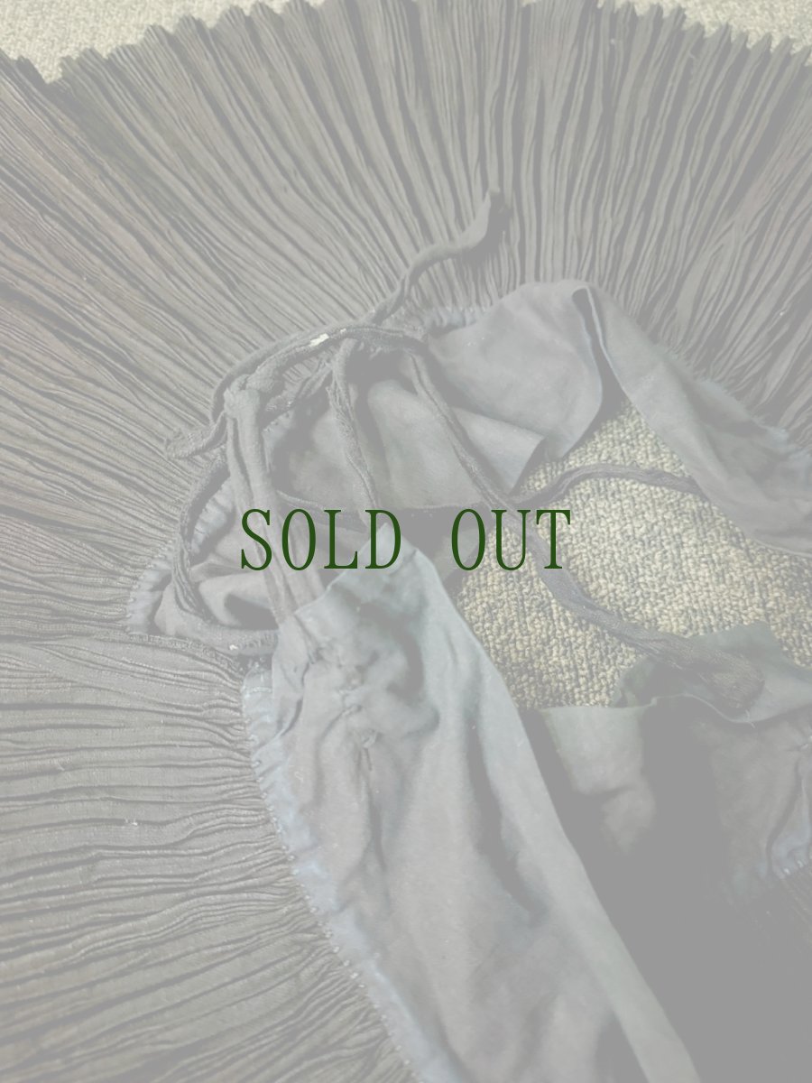 画像11: 雷山大塘苗族（lei shan da tang ミャオ族）　藍染プリーツ・巻きショート丈スカート（チュチュ丈）ビンテージ (11)