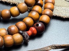 画像4: 老木珠（白檀）のチベット念珠・スンドゥ、数珠カウンター付き　(old tibetan sandalwood mala )アンティーク (4)