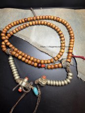 画像2: 老木珠（白檀）のチベット念珠・スンドゥ、数珠カウンター付き　(old tibetan sandalwood mala )アンティーク (2)