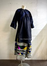 画像6: 黔南周辺・布依族（プイ族/Bouyei）頭紋布/ドビー織り木綿・藍染め・刺繍・ロング丈チュニック上衣（ビンテージ）　 (6)