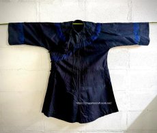 画像1: 黔南周辺・布依族（プイ族/Bouyei）頭紋布/ドビー織り木綿・藍染め・刺繍・ロング丈チュニック上衣（ビンテージ）　 (1)