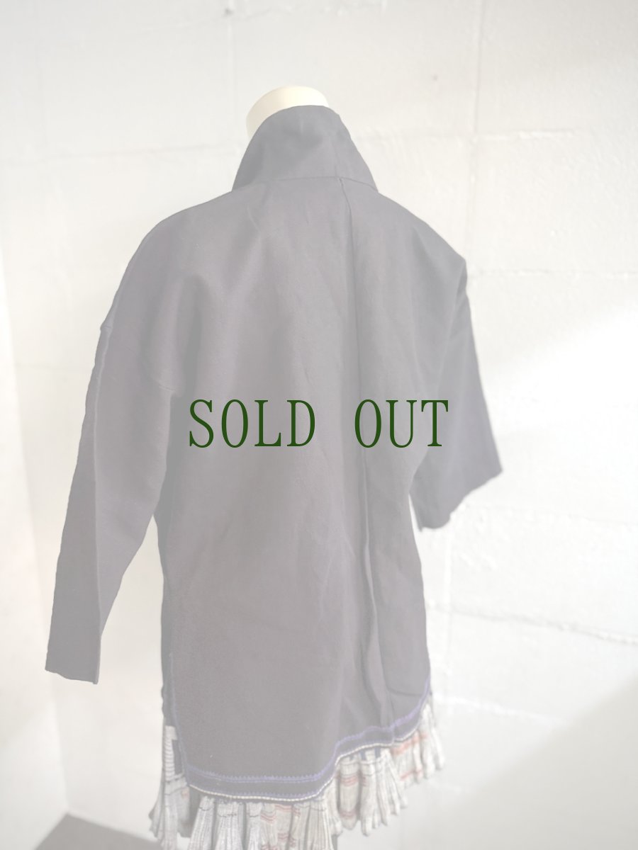 画像2: 従江苗族(cong jiang miao /ツォンジャン・ミャオ族)　藍染・亮布麻製・刺繍羽織り　 (2)