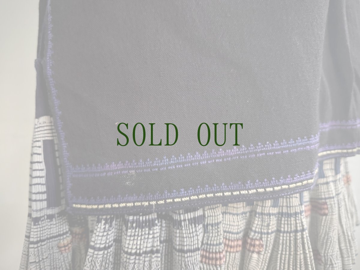 画像6: 従江苗族(cong jiang miao /ツォンジャン・ミャオ族)　藍染・亮布麻製・刺繍羽織り　 (6)