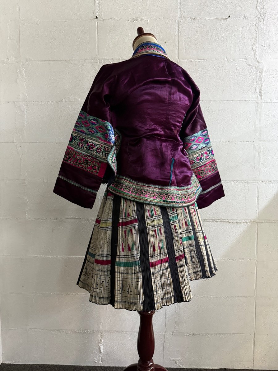 画像7: 榕江苗族(rong jiang miao/ミャオ族）藍染・ろうけつ　プリーツ巻きスカート　(ビンテージ） (7)