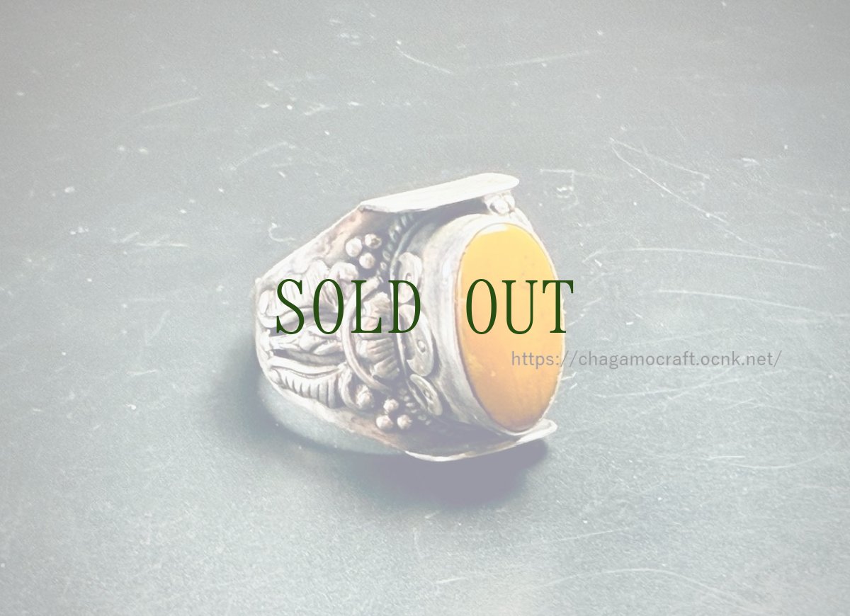 画像2: チベタン・オールドアンバーの銀製リング（925）（Tibetan old amber silver ring）蜜蝋琥珀 (2)