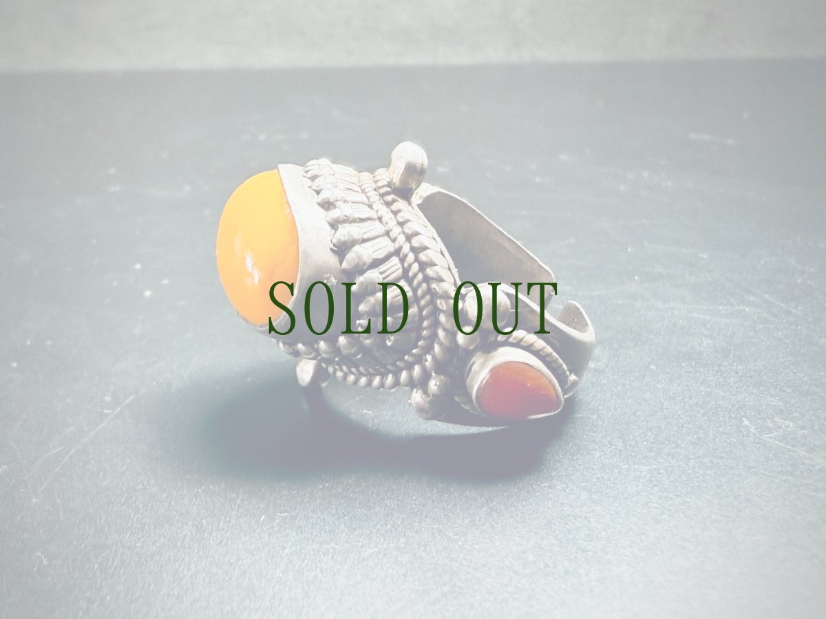 画像4: チベタン・オールドアンバーの銀製リング（925）（Tibetan old amber silver ring）蜜蝋琥珀 (4)