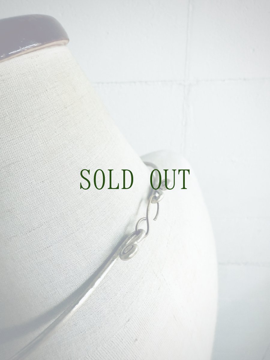 画像4: ミャオ族の刺繍古裂（龍と人・始祖）のシルバーネックレス(苗銀製)（剪紙破線繍/ Split thread stitch） (4)