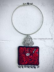 画像5: ミャオ族の刺繍古裂（龍と人・始祖）のシルバーネックレス(苗銀製)（剪紙破線繍/ Split thread stitch） (5)