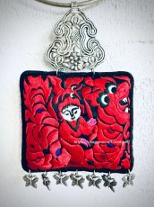 画像6: ミャオ族の刺繍古裂（龍と人・始祖）のシルバーネックレス(苗銀製)（剪紙破線繍/ Split thread stitch） (6)