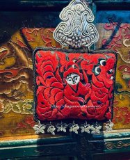 画像9: ミャオ族の刺繍古裂（龍と人・始祖）のシルバーネックレス(苗銀製)（剪紙破線繍/ Split thread stitch） (9)