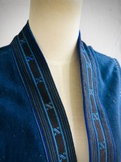 画像5: 本藍染・ロング丈　ノースリーブ　羽織りジャケット　（ミャオ族・手紬手織りビンテージ木綿） (5)