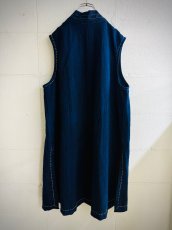 画像8: 本藍染・ロング丈　ノースリーブ　羽織りジャケット　（ミャオ族・手紬手織りビンテージ木綿） (8)