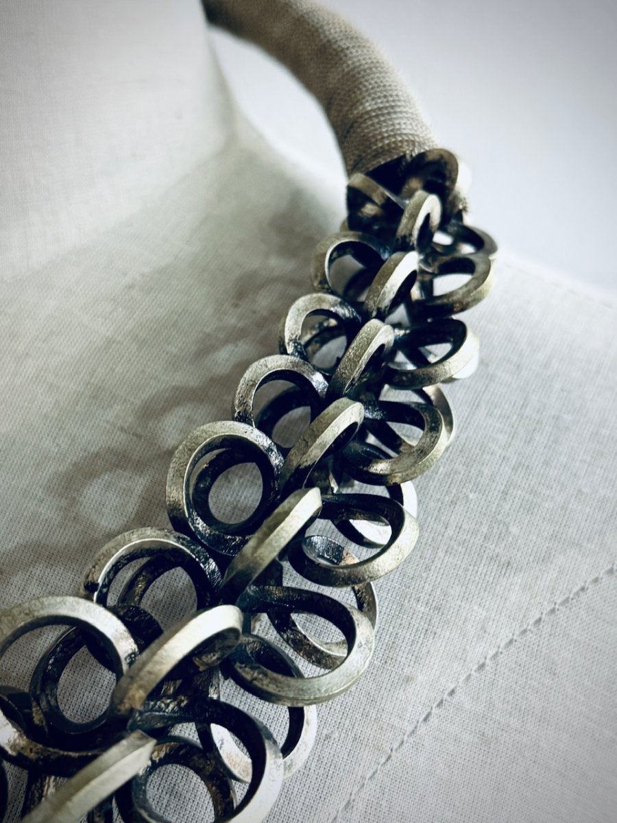 画像5: ミャオ族のハレの日盛装用、首飾り（雷山県西江地区ほか）　ミャオシルバー(苗銀製) （大）　 (5)