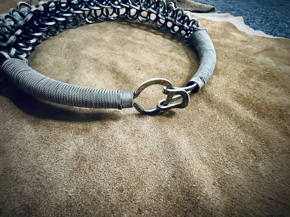 画像12: ミャオ族のハレの日盛装用、首飾り（雷山県西江地区ほか）　ミャオシルバー(苗銀製) （大）　 (12)