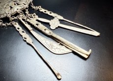 画像9: 貴州苗族（ミャオ族）の苗銀製衣裳飾り（根付）首飾り【龍魚】 (9)