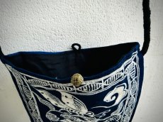 画像4: ガージア・ミャオ族（革家苗族）ろうけつ藍染（藍印花布）古布リメイク、ショルダーミニポーチ (4)