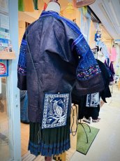 画像6: ガージア・ミャオ族（革家苗族）ろうけつ藍染（藍印花布）古布リメイク、ショルダーミニポーチ (6)