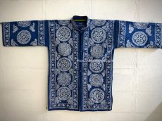 画像11: 革家苗族（Ge jia Miao/ガージアミャオ族）　藍印花布マオカラージャケット・木綿・（藍染/ろうけつ染め ） (11)