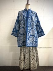 画像7: 革家苗族（Ge jia Miao/ガージアミャオ族）　藍印花布マオカラージャケット・木綿・（藍染/ろうけつ染め ） (7)
