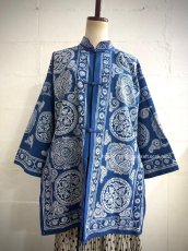 画像8: 革家苗族（Ge jia Miao/ガージアミャオ族）　藍印花布マオカラージャケット・木綿・（藍染/ろうけつ染め ） (8)