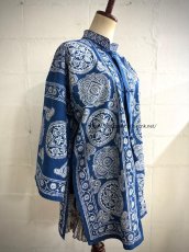 画像1: 革家苗族（Ge jia Miao/ガージアミャオ族）　藍印花布マオカラージャケット・木綿・（藍染/ろうけつ染め ） (1)