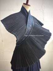 画像7: 雷山大塘苗族（lei shan da tang ミャオ族）　藍染プリーツ・巻きショート丈スカート（チュチュ丈）ビンテージ (7)