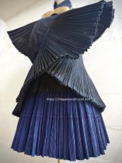 画像9: 雷山大塘苗族（lei shan da tang ミャオ族）　藍染プリーツ・巻きショート丈スカート（チュチュ丈）ビンテージ (9)