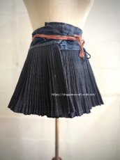 画像1: 雷山大塘苗族（lei shan da tang ミャオ族）　藍染プリーツ・巻きショート丈スカート（チュチュ丈）ビンテージ (1)
