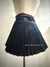画像3: 雷山大塘苗族（lei shan da tang ミャオ族）　藍染プリーツ・巻きショート丈スカート（チュチュ丈）ビンテージ (3)