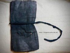 画像2: 苗族（ミャオ）の裁縫具入れ　（木綿藍染めと手漉き紙製）Sewing tool case of Miao　アンティーク (2)