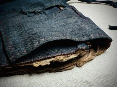 画像3: 苗族（ミャオ）の裁縫具入れ　（木綿藍染めと手漉き紙製）Sewing tool case of Miao　アンティーク (3)