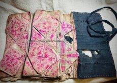 画像1: 苗族（ミャオ）の裁縫具入れ　（木綿藍染めと手漉き紙製）Sewing tool case of Miao　アンティーク (1)