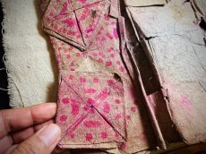 画像8: 苗族（ミャオ）の裁縫具入れ　（木綿藍染めと手漉き紙製）Sewing tool case of Miao　アンティーク (8)