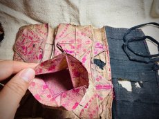 画像7: 苗族（ミャオ）の裁縫具入れ　（木綿藍染めと手漉き紙製）Sewing tool case of Miao　アンティーク (7)