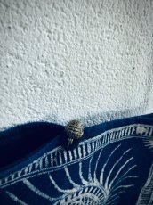 画像3: ガージア・ミャオ族（革家苗族）ろうけつ藍染（藍印花布）古布リメイク、ショルダーミニポーチ (3)