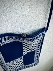 画像3: ガージア・ミャオ族（革家苗族）ろうけつ藍染（藍印花布）古布リメイク、ショルダーミニポーチ (3)